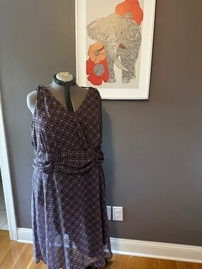 Beautiful and flattering dress (20w)